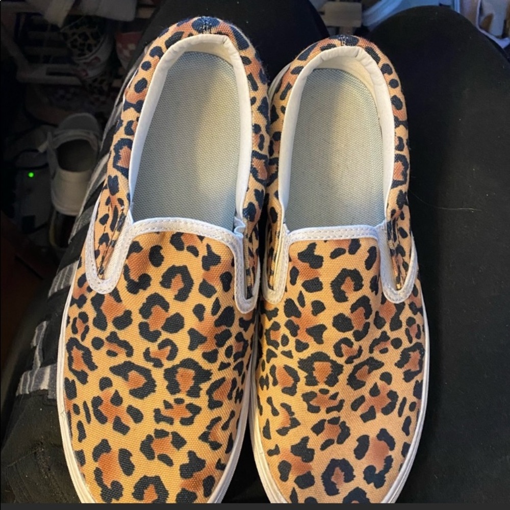 Ladies canvas jungle slip ons, sz9, worn once.